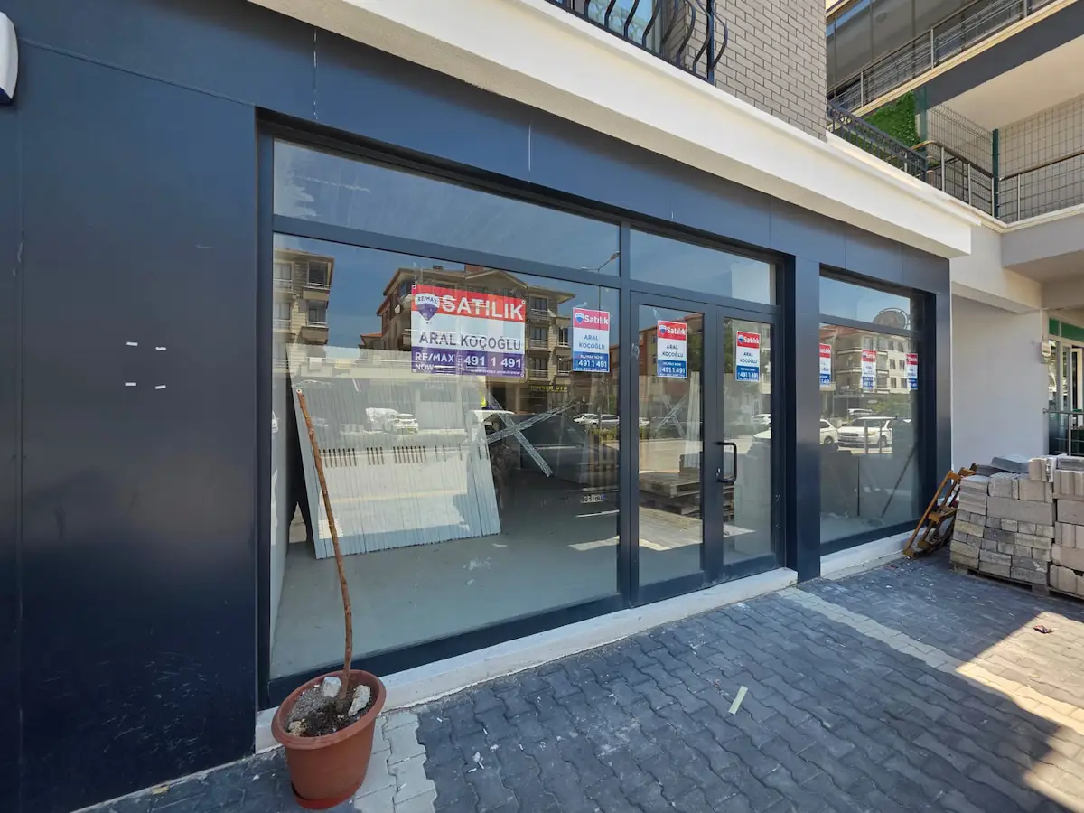 GÖLBAŞI CADDE ÜZERI 100 M² YÜKSEK KIRA POTANSIYELLI SATILIK DÜKKAN