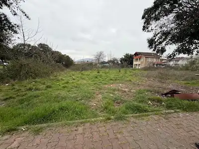 BAŞİSKELE SEPETLİPINAR'DA SATILIK TİCARİ İMARLI KÖŞE PARSEL ARSA