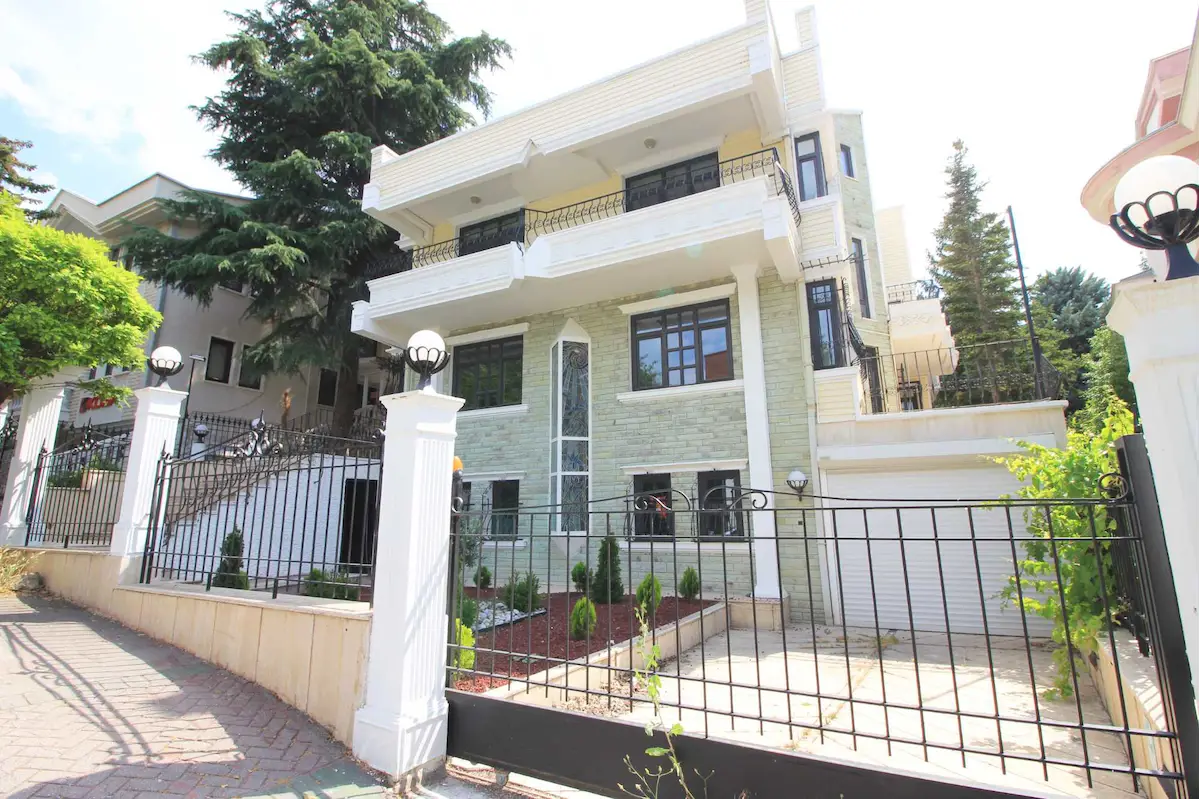 MUTLUKENT HEKİMKOY'DE 10+1 LÜKS VILLA (İŞYERI/KONUT)