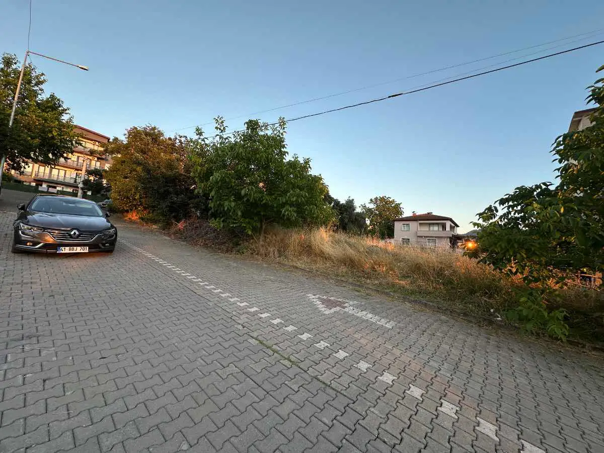 FIRSAT.. BAŞİSKELE SERDAR'DA SATILIK 602 M2 KONUT İMARLI ARSA