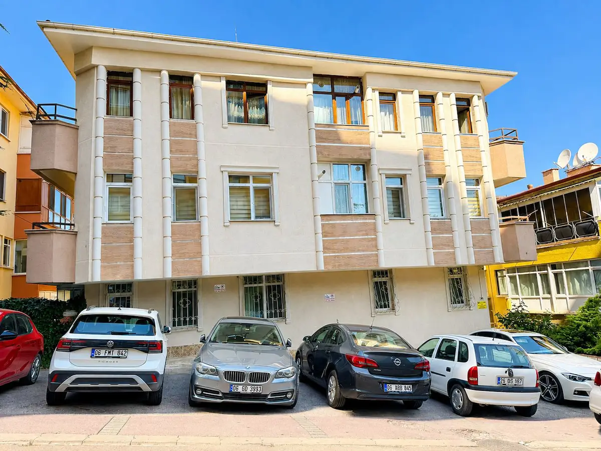 GOP TURGUTLU SOK ARA KAT  3+1 KİRALIK DAİRE 