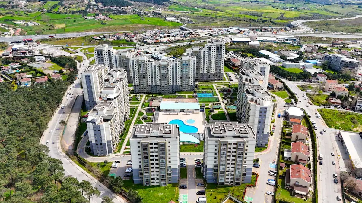 ÇEKMEKÖY NIŞANTEPE'DE GENİŞ TERASLI SATILIK 4+1 LÜKS DAIRE 