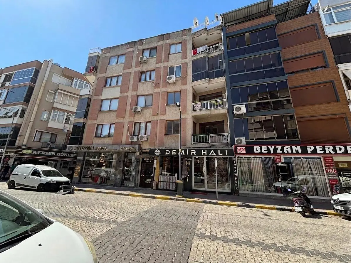 MENEMEN MERKEZDE CADDE ÜZERİ DÜKKAN
