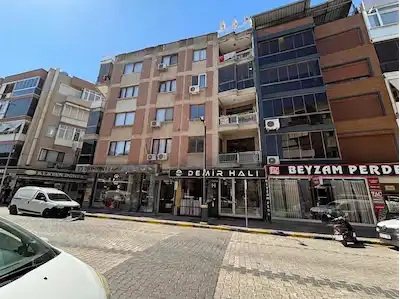 MENEMEN MERKEZDE CADDE ÜZERİ DÜKKAN