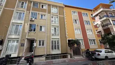 ISTIKLAL MAH YENI METRO ÇIKIŞINDA CADDEYE PARALEL KIRALIK 2+1 DAIRE