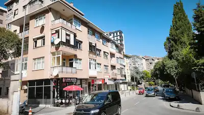 KADIKÖY MERDİVENKÖY DE 3+1 YATIRIMLIK SATILIK DAİRE