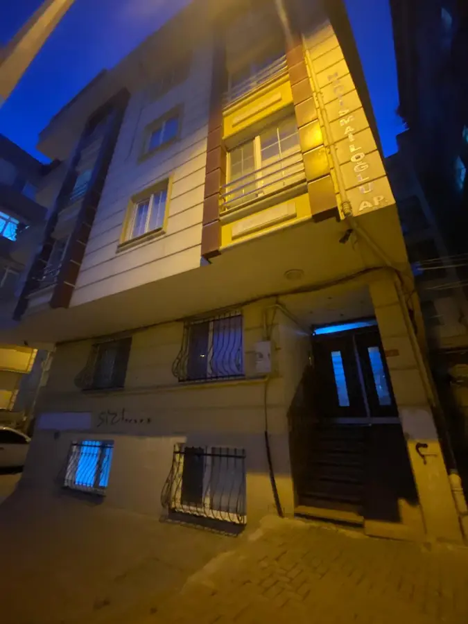 ZEYTINBURNU NURIPAŞA MAHALLESI'NDE 2+1 SATILIK DAIRE