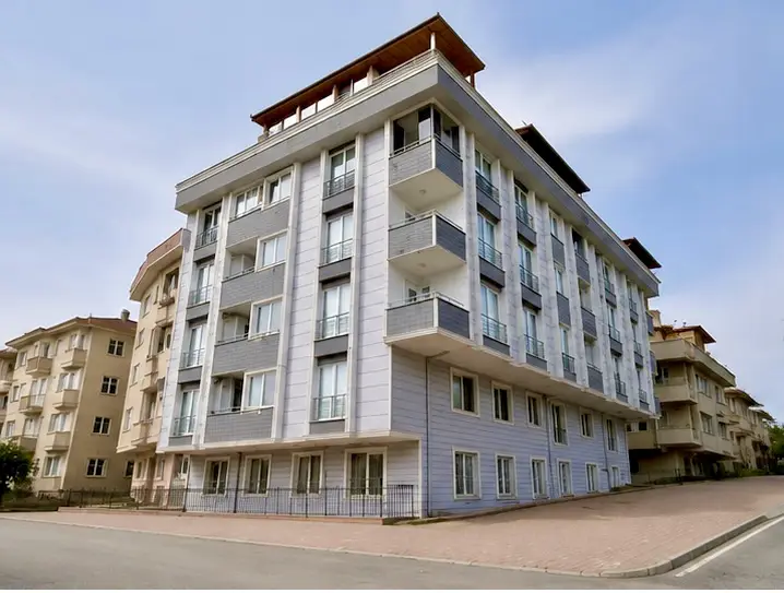 ÇEKMEKÖY MERKEZ MAH KEÇİAĞILI CADDESİNDE SATILIK 2+1 DAİRE