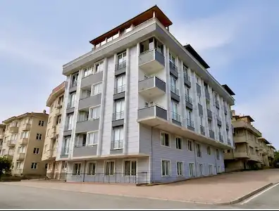 ÇEKMEKÖY MERKEZ MAH KEÇİAĞILI CADDESİNDE SATILIK 2+1 DAİRE