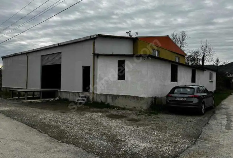 DÜZCE KAYNAŞLI E5 VE OTOBAN ÇIKIŞINA YAKIN KİRALIK DEPO/İMALATANE