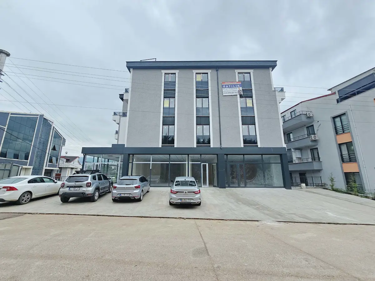 REMAX MYRADAN YEŞİLYURT MAHALLESİ 350 M2 KİRALIK SIFIR DÜKKAN