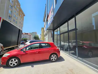 YARDIM ŞERIFALI TICARI BÖLGEDE CADDE ÜZERI 186 M2 İSKANLI PLAZA KATI