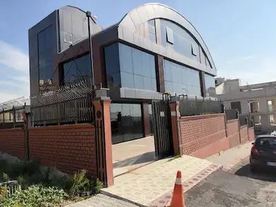 YENİ BATI MAHALLESİ 5 KATLI SATILIK KÖŞEBAŞI TİCARİ KOMPLE BİNA