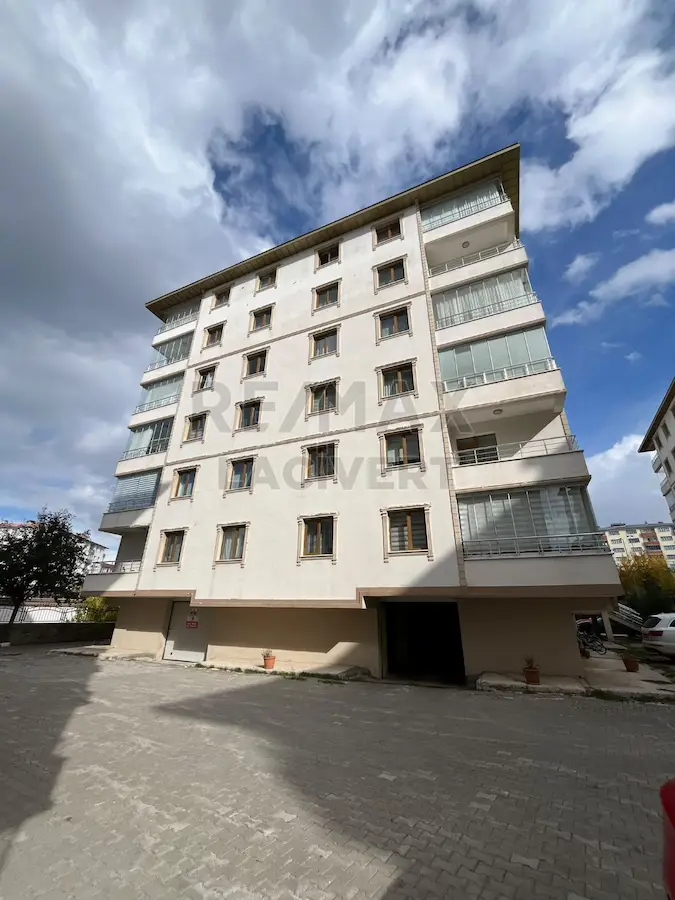 RE/MAX LACIVERT'TEN DOĞUŞEHIR'DE SATILIK 4+1 DAIRE