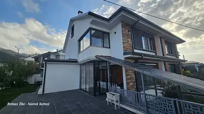 REMAX İLKE'DEN KAYAKYOLU'NDA 5,5+1 SATILIK VİLLA