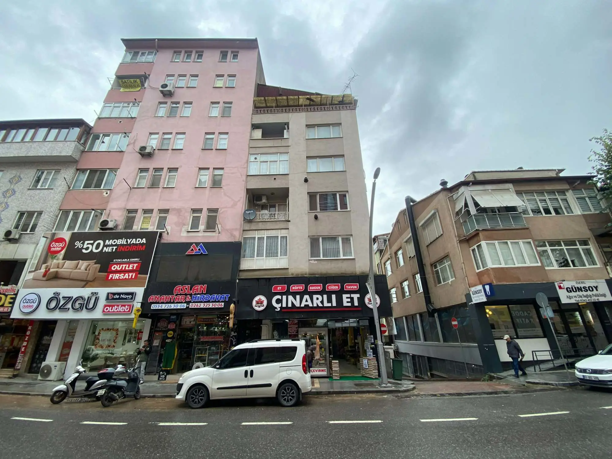 REKLAM HACMİ YÜKSEK SATILIK 140 M2 DAİRE