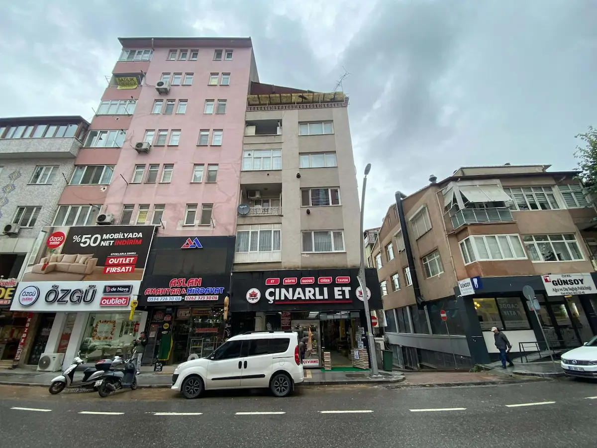 REKLAM HACMİ YÜKSEK SATILIK 140 M2 DAİRE
