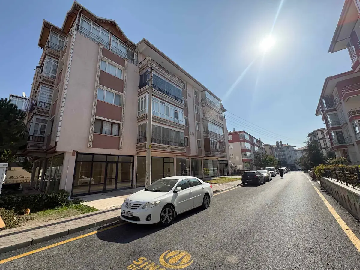 SİNCAN ANA CADDE PARALELİ 400M2 DÜZ GİRİŞ KİRALIK DÜKKAN