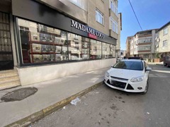 PENDIK KAVAKPINAR’DA KURUMSAL KIRACILI SATILIK 300 M² DÜKKAN