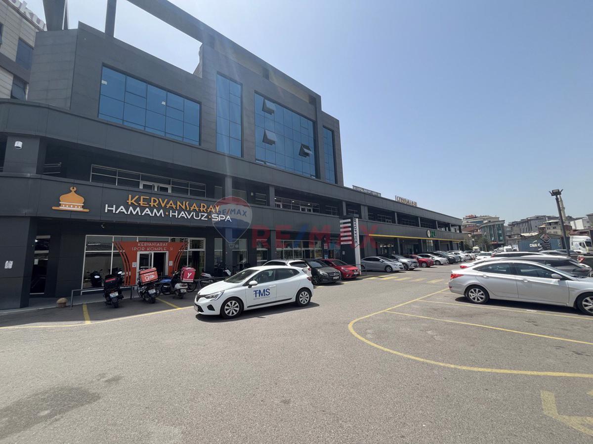Sultanbeyli TEM Otoyolu Üzerinde Teraslı 486 m2 Kiralık Ofis