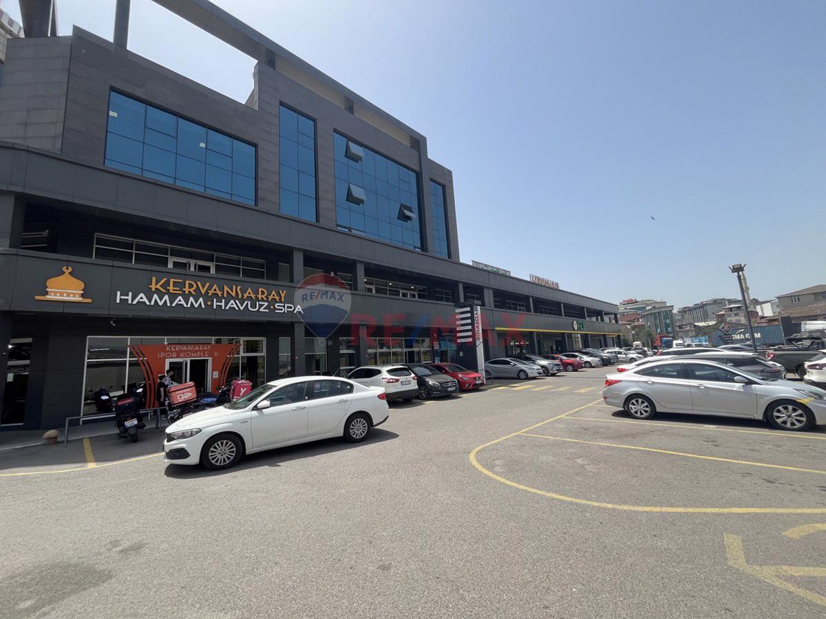 Sultanbeyli TEM Otoyolu Üzerinde Teraslı 486 m2 Kiralık Ofis