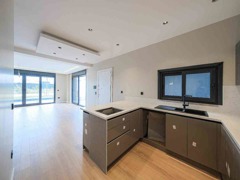 ZEKERIYAKÖYDE OTURUMA HAZIR YENI BUTIK SITEDE ÖZEL HAVUZLU MODERN SATILIK VILLALAR