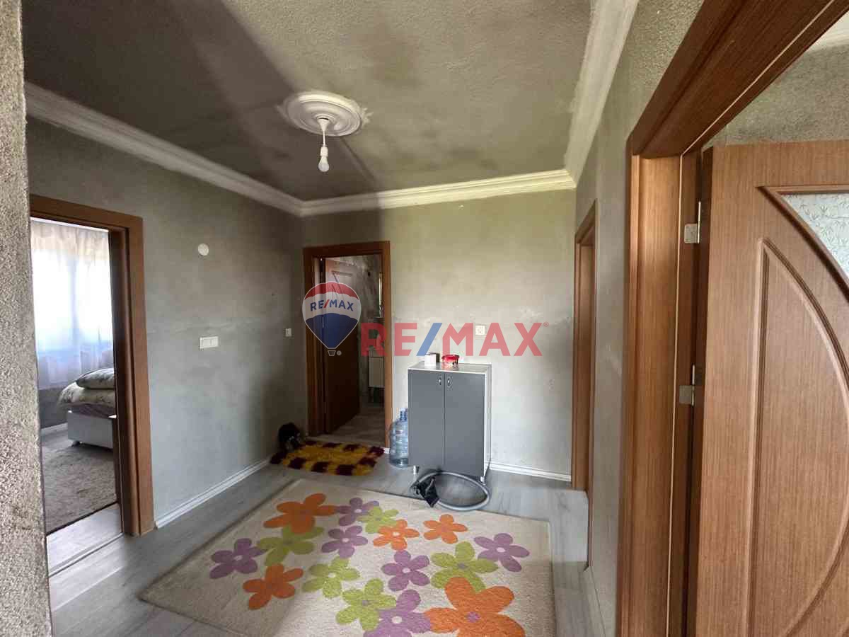 REMAX ÇARŞI'DAN NEFSIYADEŞ'TE EVIYLE BIRLIKTE SATILIK TARLA