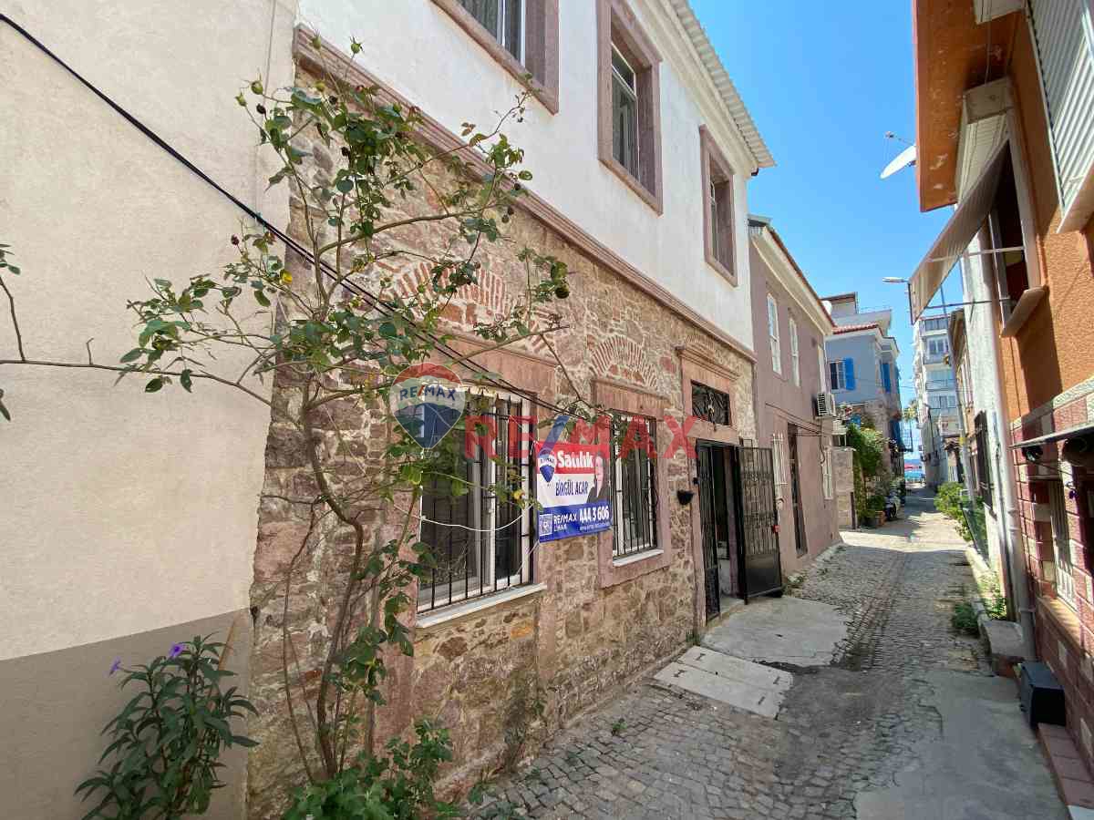 AYVALIK MACARON’DA DENIZE 50 M, 2+1 TARIHI SATILIK TAŞ EV