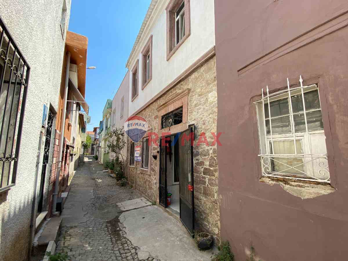 AYVALIK MACARON’DA DENIZE 50 M, 2+1 TARIHI SATILIK TAŞ EV