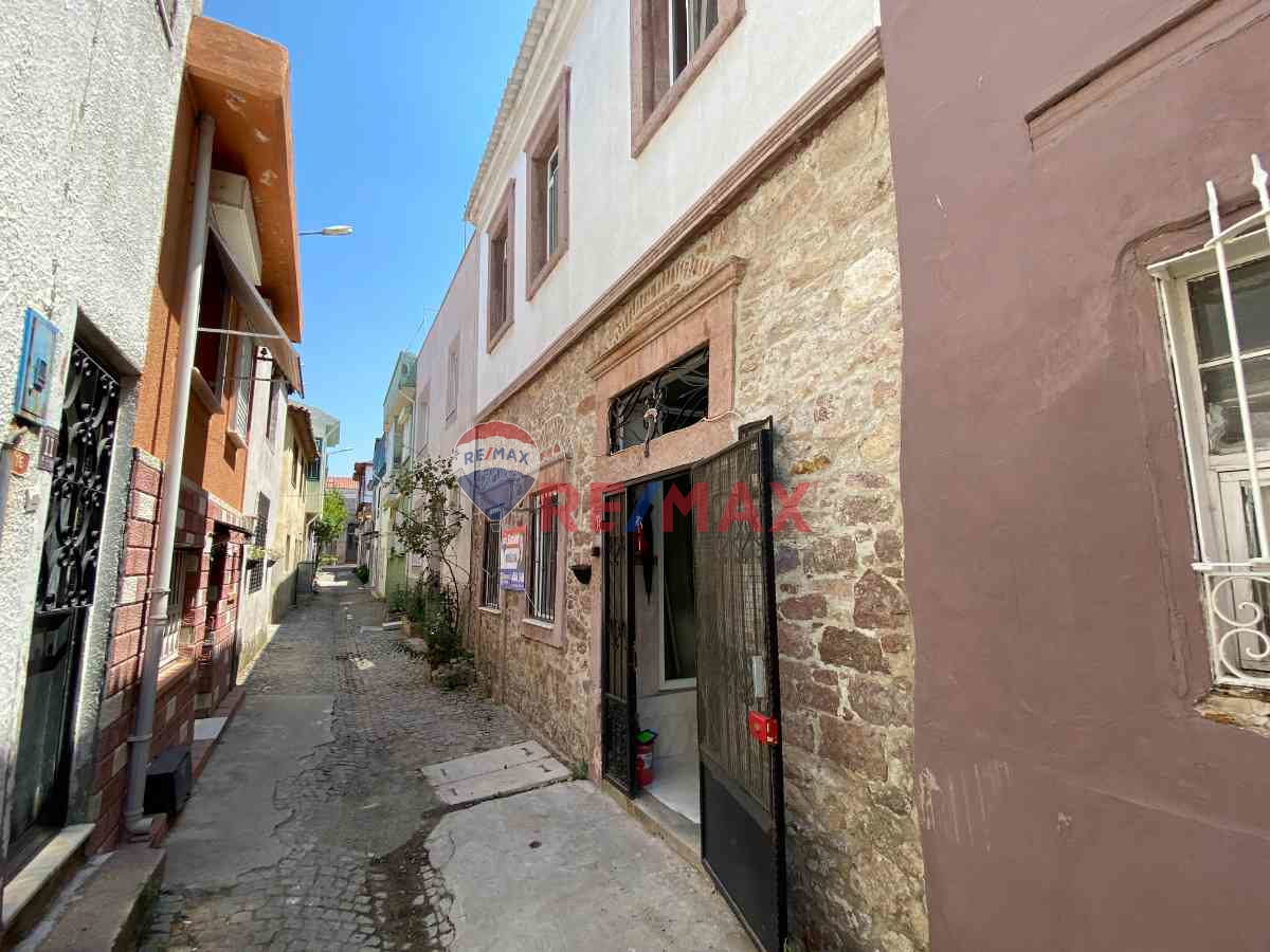 AYVALIK MACARON’DA DENIZE 50 M, 2+1 TARIHI SATILIK TAŞ EV