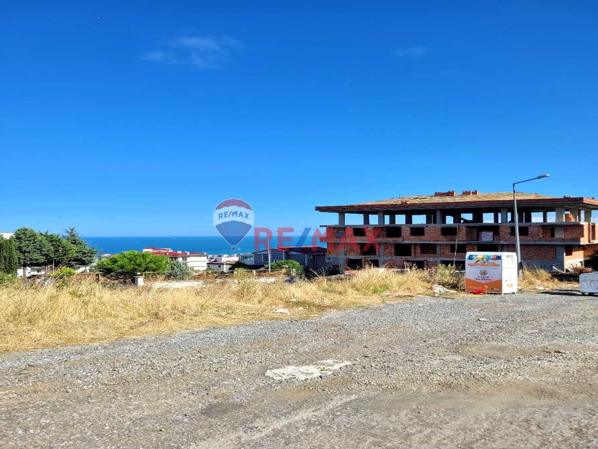 REMAX SEVCAN GÜRLEVİKTEN ATAKUM BÜYÜKOYUMCADA DENİZ MANZARALI KAT KARŞILIĞI ARSA