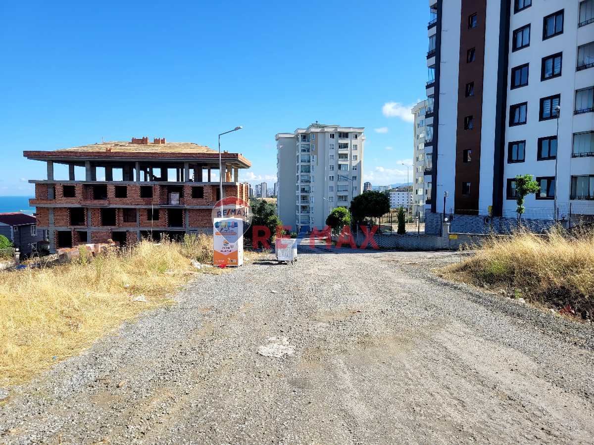 REMAX SEVCAN GÜRLEVİKTEN ATAKUM BÜYÜKOYUMCADA DENİZ MANZARALI KAT KARŞILIĞI ARSA
