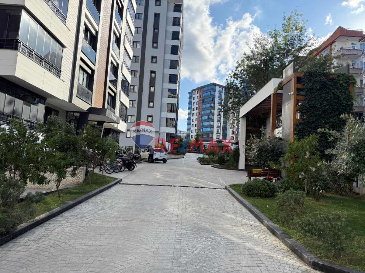 REMAX KUZEY'DEN MEVLANA MH. KİRALIK 3+1 DAİRE