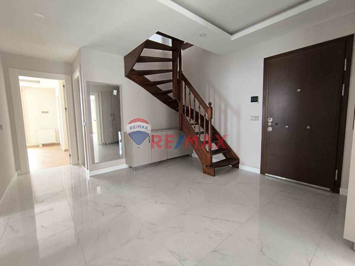 BEYLIKDUZU'NDE KIRALIK DUBLEKS