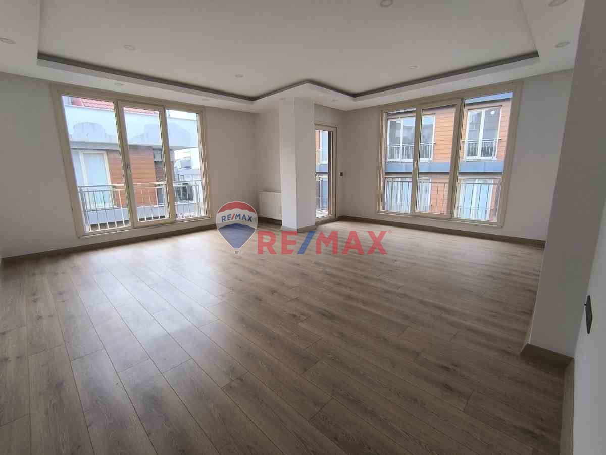 BEYLIKDUZU'NDE KIRALIK DUBLEKS