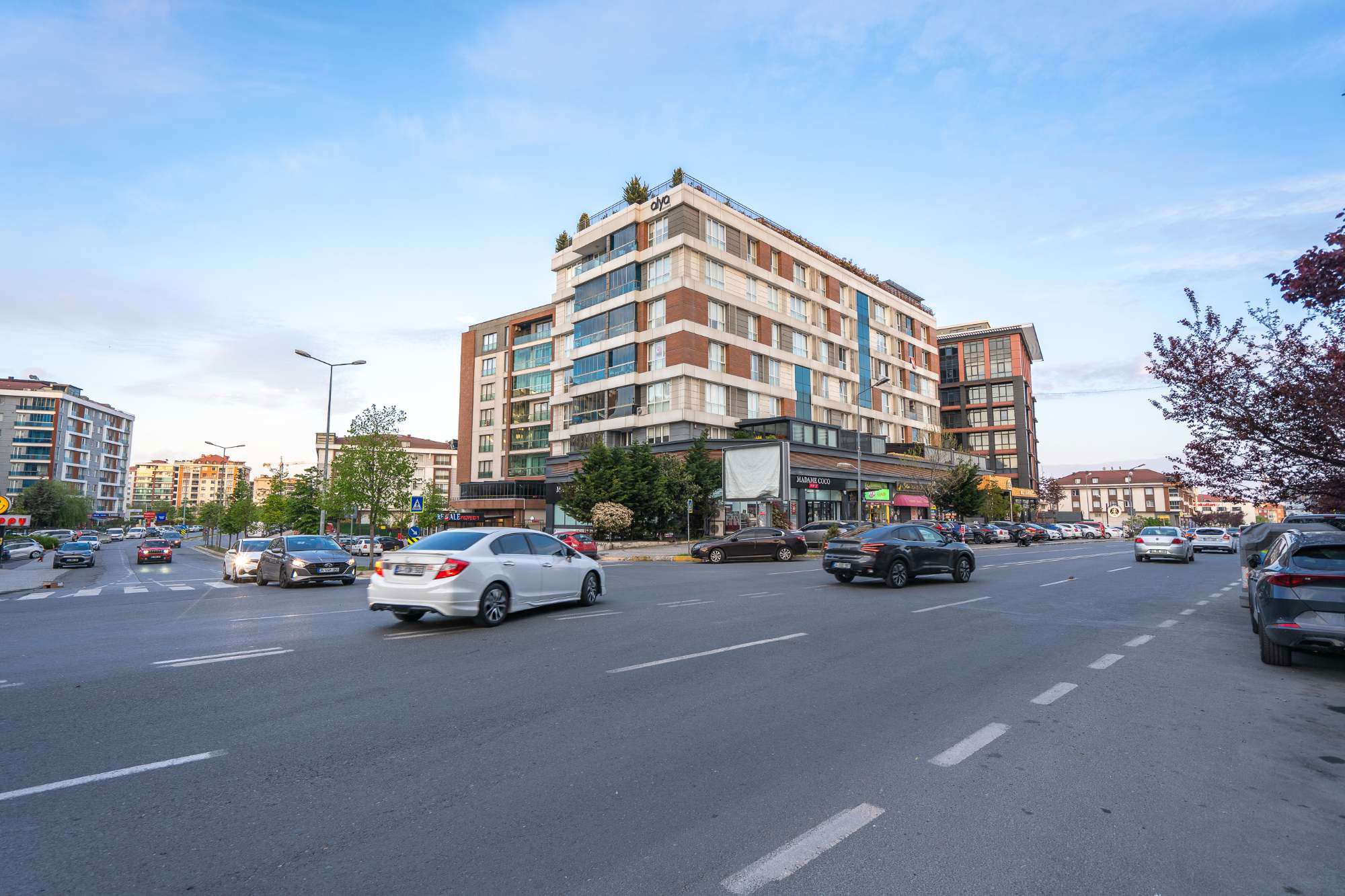 REMAX GELİŞİMDEN ALYA RESİDENCE ALTINDA CADDE ÜZERİ KİRALIK DÜKKAN