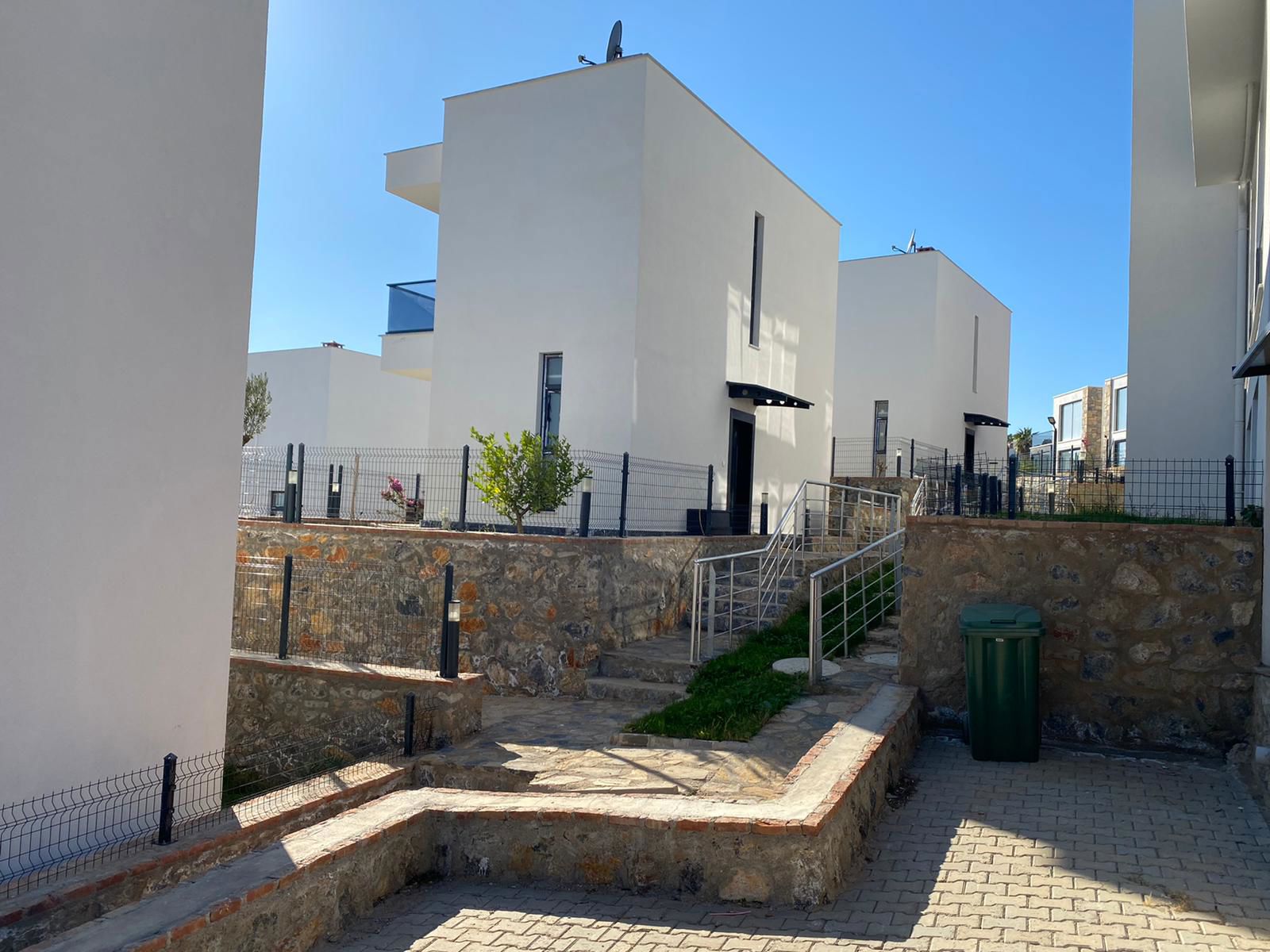 ATASAYANLAR 8 PROJESİNDE EŞYALI SATILIK VİLLA