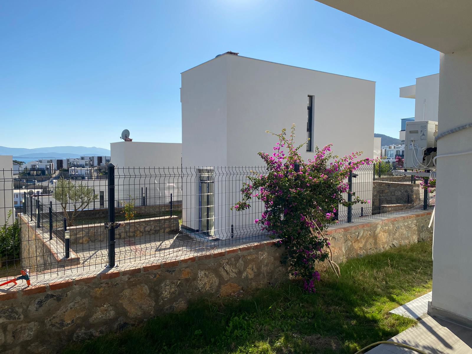 ATASAYANLAR 8 PROJESİNDE EŞYALI SATILIK VİLLA