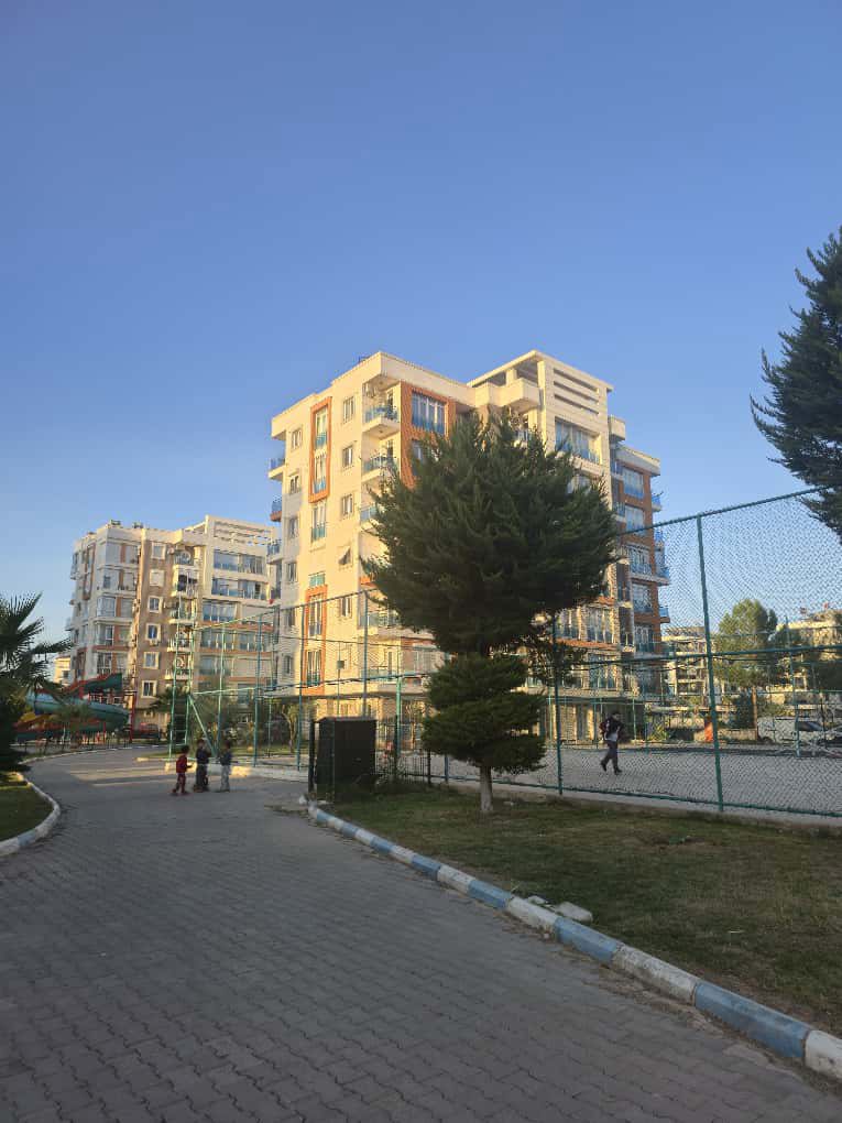 KEPEZ GÖKSU'DA HAVUZLU SİTE İÇERİSİNDE EŞYALI BAHÇE KATI KİRALIK DAİRE