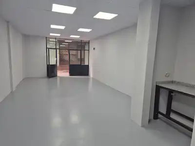 İZMİT MERKEZ ANITPARK ARKA SOKAĞINDA KİRALIK 50 M2 DÜKKAN/OFİS