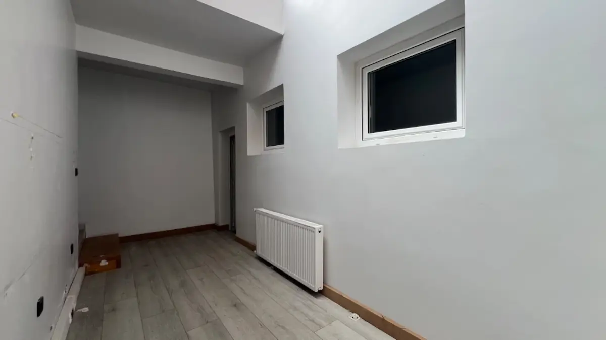 REMAX MASADAN KOŞUYOLUNDA MERKEZİ IŞIK ALAN 86 M2 KİRALIK OFİS