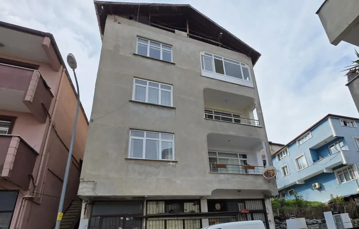 ÇENGELKÖY 'DE KENTSEL DÖNÜŞÜM BÖLGESİ 'NDE 165,49 M2 KİRA GETİRİLİ SATILIK ARSA