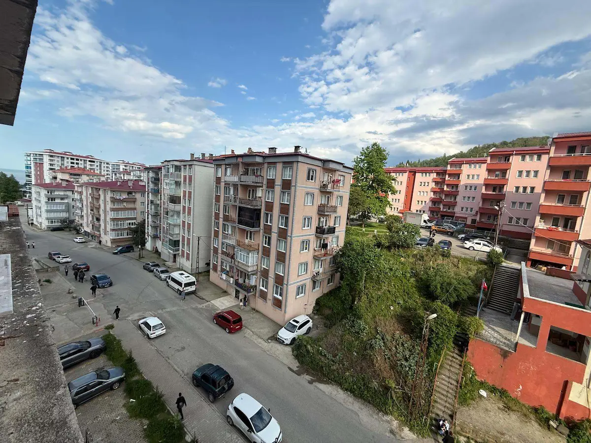 GEDİKKAYA MAHALLESİNDE HAVUZLU SİTEDE SATILIK DAİRE