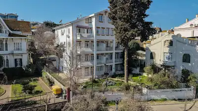 BÜYÜKADA'DA HAVUZLU BUTİK BİNADA DENİZ MANZARALI 3+1 DUBLEKS