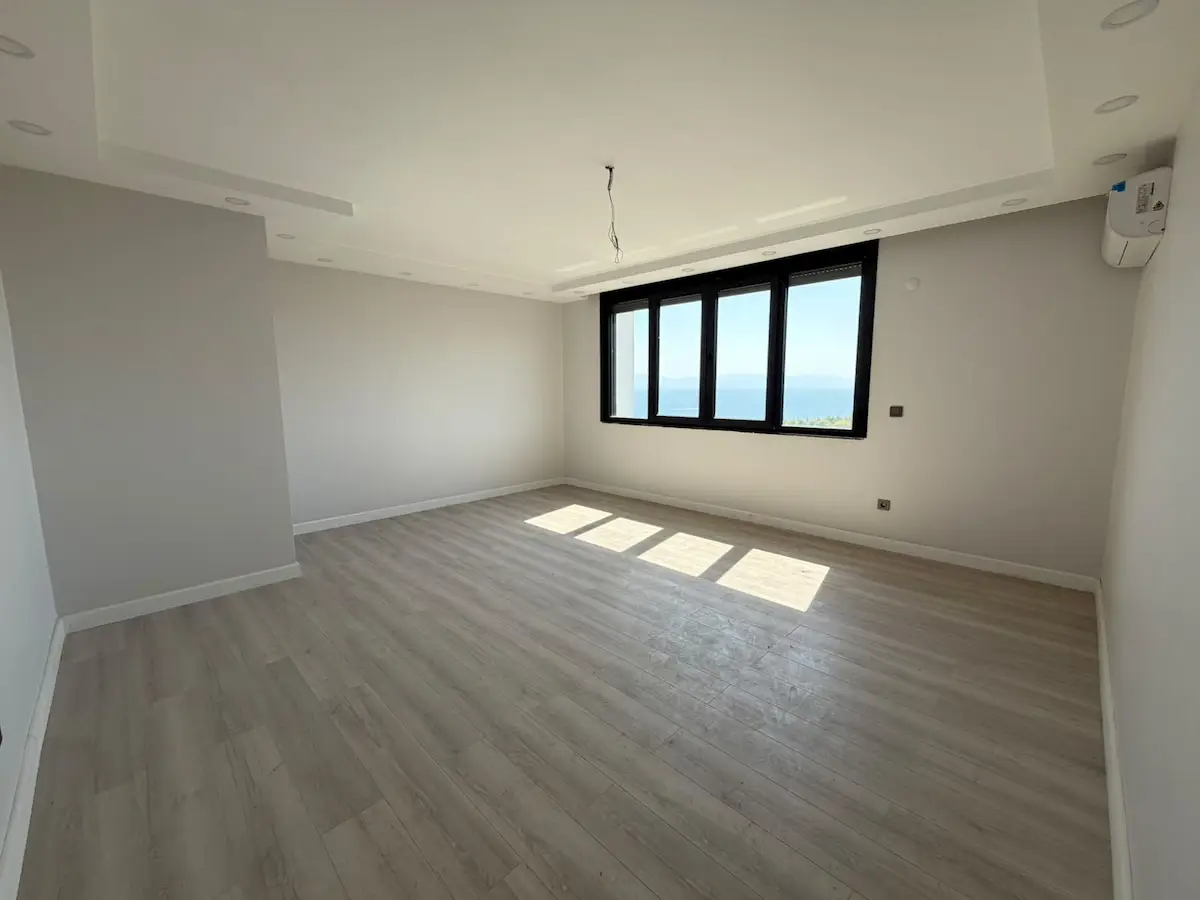 PRESTIJLI SITE MANOLYA EVLERI'NDE DENIZ MANZARALI 3+1 DUBLEKS