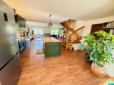 ZEKERİYAKÖY MAHALLESİ'NDE SATILIK 160 M² ÇATI KATI DUBLEKS