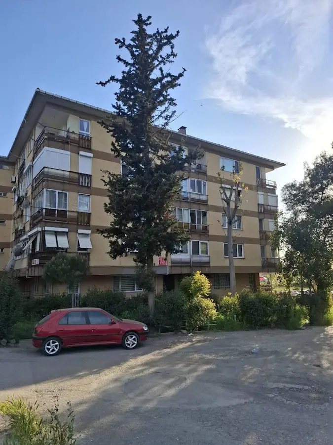 KORDONBOYU SAHİLDE SİTE İÇİ ARSA PAYI YÜKSEK SATILIK 3+1 DAİRE