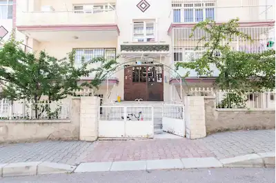 SINCAN GÖKÇEK MAHALLESI’NDE METROYA YAKIN 3+1 BAHÇE KATI SATILIK DAIRE
