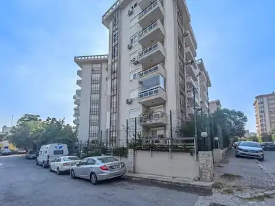 BORNOVA EVKA-3 HAVUZLU SITE İÇI 4+1 KIRALIK FERAH DAIRE