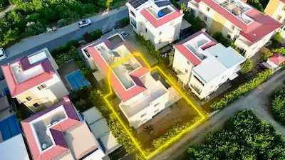 REMAX RİNA'DAN SİTE İÇERİSİNDE MÜSTAKİL HAVUZL TRİPLEX VİLLA
